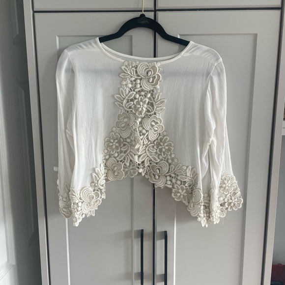 White blouse shirt - Picture 3 of 4